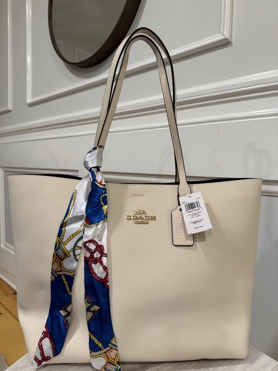 Coach Large Town Tote Chalk Pebbled Leather Off White Tote - Picture 4 of 17